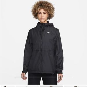 Nike sportswear essential repel women’s woven jacket